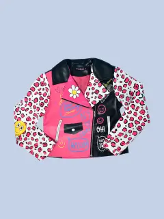 CHAQUETA DE CUERO NEGRA CON ROSA