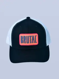 GORRA NEGRA CON MALLA BLANCA LOGO NARANJA CON MORADO